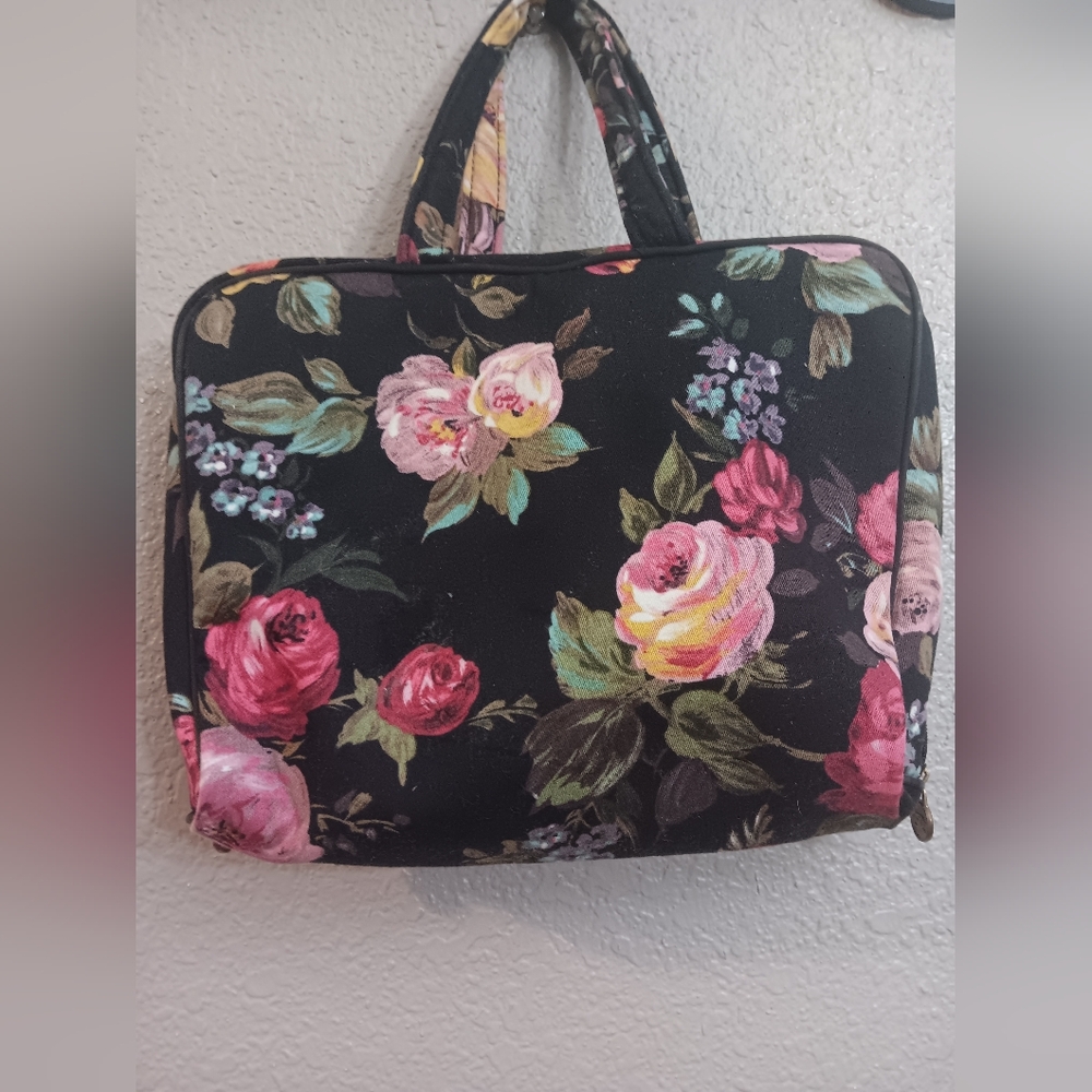 Oscar De La Renta Toiletry Bag